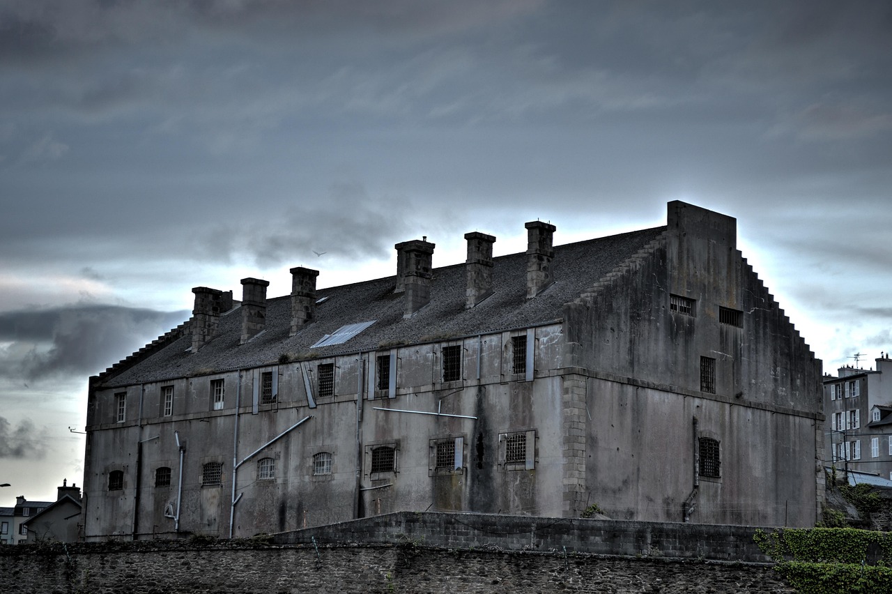 UK cuts foreign aid to fund 50,000 new prison cells