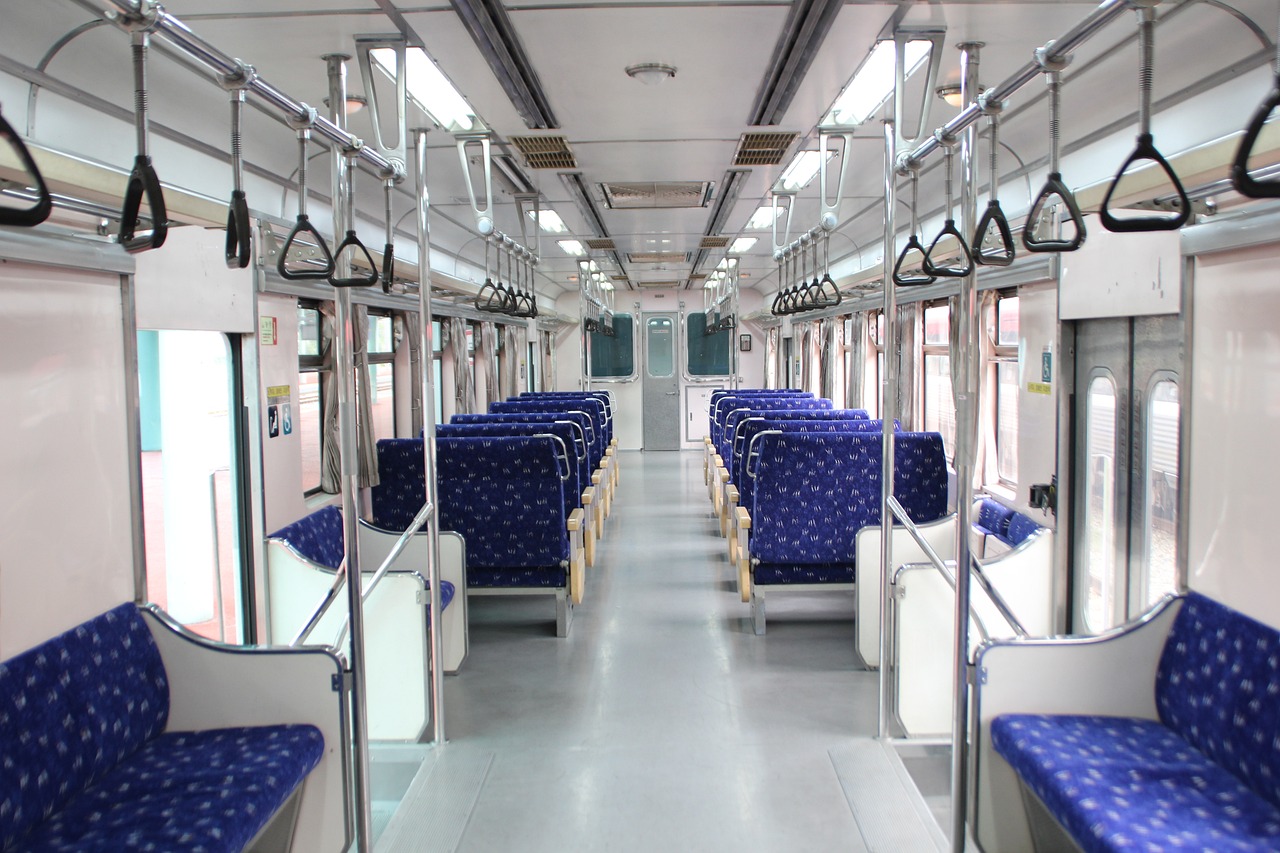 Commuters face £100 fine for loud music